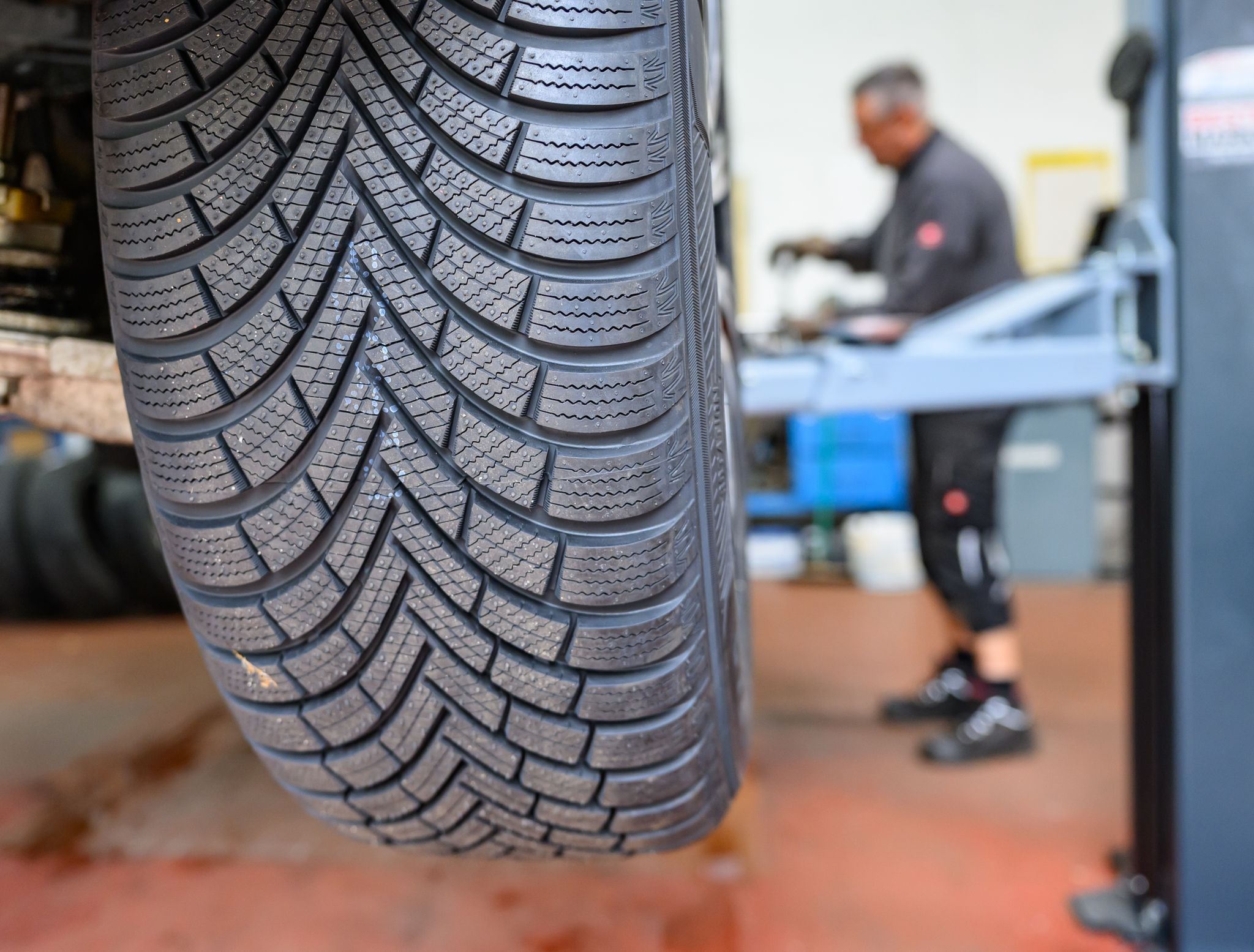 Автомобил, механичар, вулканизатор