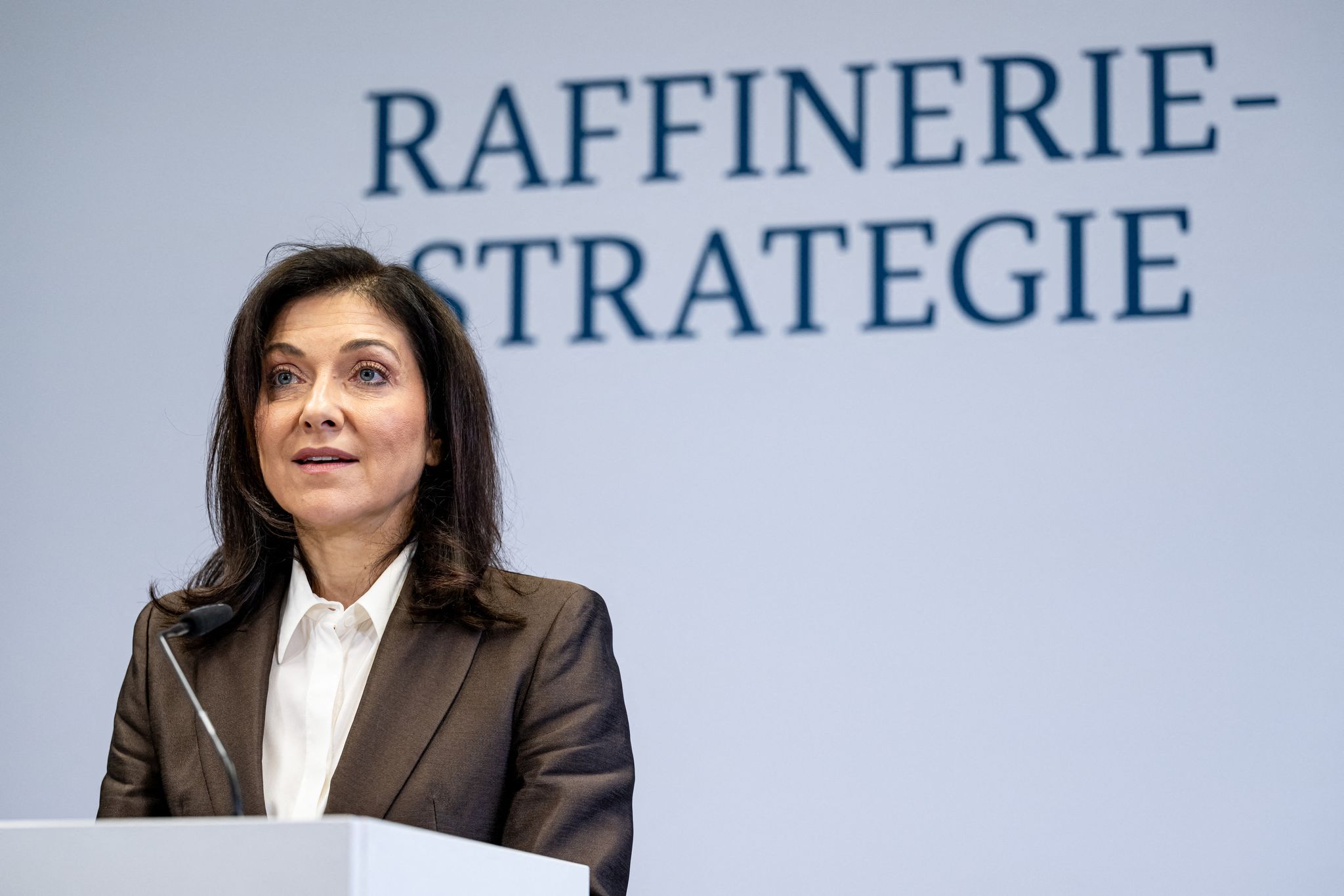 Reiche en el anuncio sobre negociaciones con las refinerías
